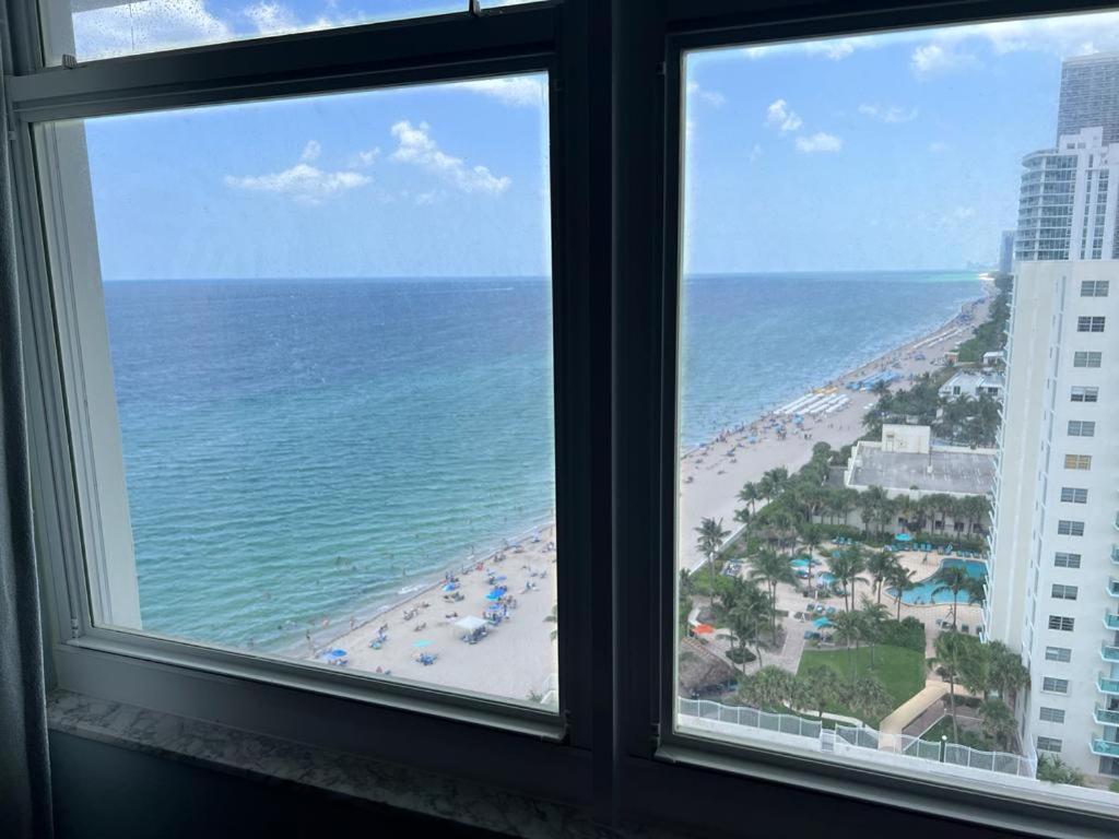 הוליווד Penthouse Beach Front 1St Line, 2 Bedroom 2 Ba, New Decoration & Furnitures, Unobstructed View Of The Beautiful Atlantic, Free Parking מראה חיצוני תמונה