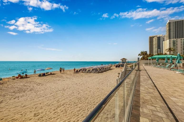 הוליווד Penthouse Beach Front 1St Line, 2 Bedroom 2 Ba, New Decoration & Furnitures, Unobstructed View Of The Beautiful Atlantic, Free Parking מראה חיצוני תמונה
